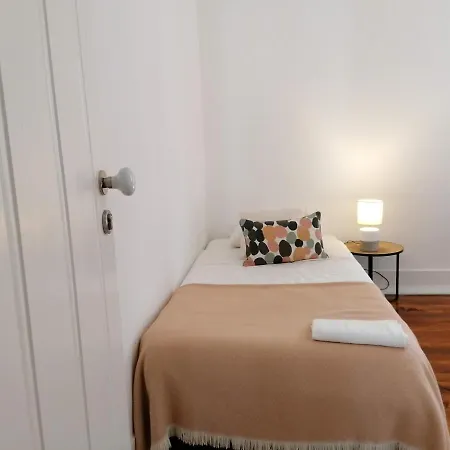 Апартаменты Stunning Marques De Pombal Лиссабон